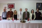 Hiç Bir Yere Gitmiyoruz, Susmuyoruz, İyi Hekinlik Yapmaya Devam Ediyoruz
